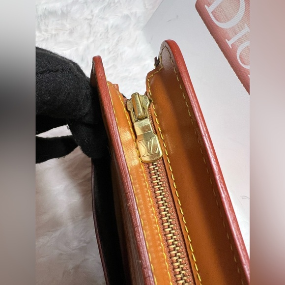 LOUIS VUITTON-A20964 HommeCipango Gold Epi Clutch - Picture 6 of 12